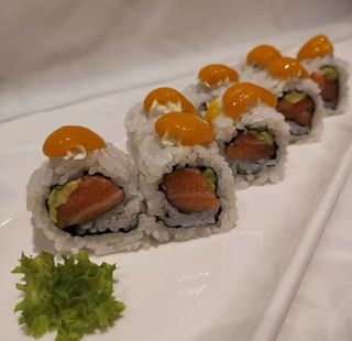 361.Uramaki mango roll 8 pezzi