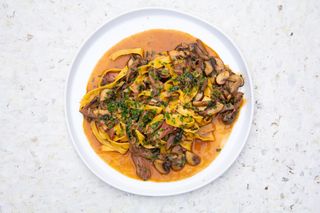 Тальятелле з томленою качкою, печерицями та трюфельною олією, 345 г