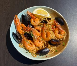 LINGUINE A.O.P CU SCOICI SI CREVETI | 550GR /1075KCAL | 