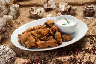 MIDII AFUMATE (100 GR) SERVITE CU TZATZIKY DE AGIGEA (30 GR)