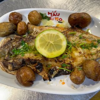 Robalo Grelhado com Batata a Murro