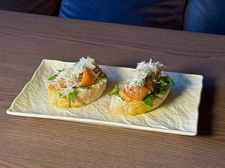 Брускети з лососем (130g)