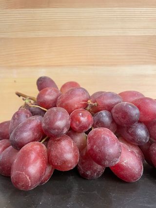 Uva rosata senza semi al kg