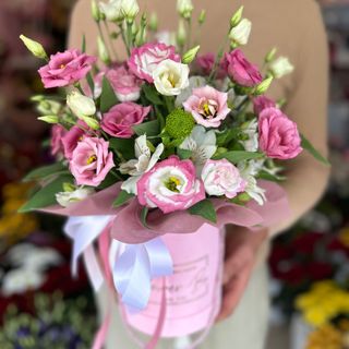 Розова кутия с еустоми и алстромерии #133