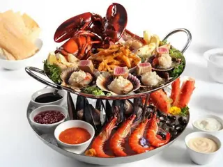 2211 Скариди с калмари и месо от раци със зеленчуци (600г)