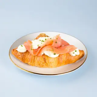 Croissant al salmone