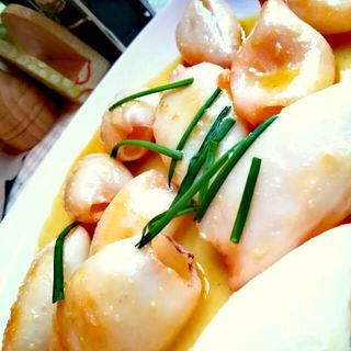 Calamari in sos de unt si usturoi