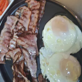 Ochiuri	cu bacon