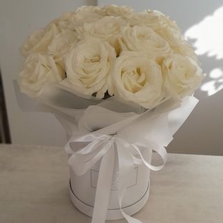 Flower box róża biała rozmiar S