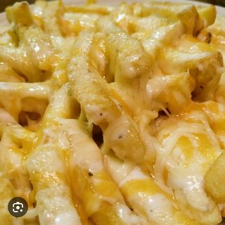 Patatas fritas con queso 