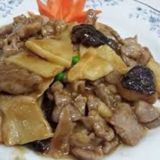 80. Pollo con Bambú y Setas Chinas