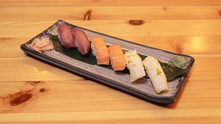 NIGIRI HOUSE LOVERS