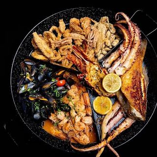 Platou Paul's Seafood (4-6 persoane) + 1 sticlă Aerosoli Alb/Rose