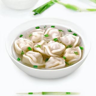 Пельмени с бульоном