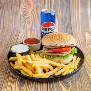 Classic burger, 200g pomfrita i Pepsi