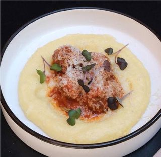 ხორცის ბურთულები ტომატის სოუსიში