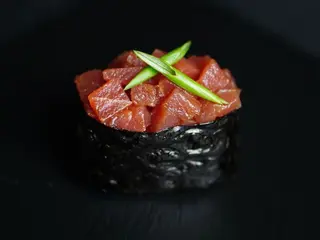 Gunkan z tuńczukiem (45g)