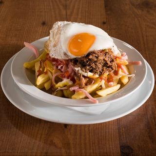 Papas Locas Mixtas (Carne mechada & Pollo desmenuzado)