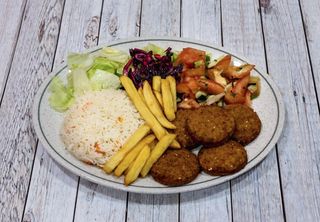 Falafel insalata e patatine
