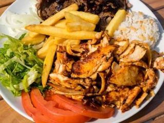 Kebab Frango (Dose) com batatas e arroz