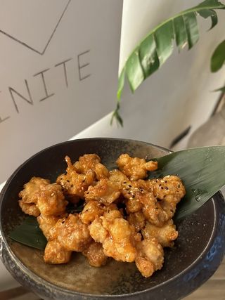 Crunchy chicken in sweet and spicy sauce 250 gr