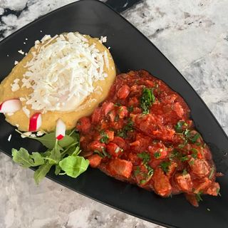 Tochitura dobrogeana cu mamaliga