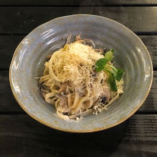 Tagliatele cu piept de pui sos alb și ciuperci