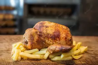 Pollo entero estación  (1,5kg) Con patatas caldo y arroz