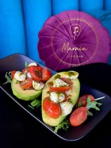 Пълнено авокадо с чери и моцарела  (300г)