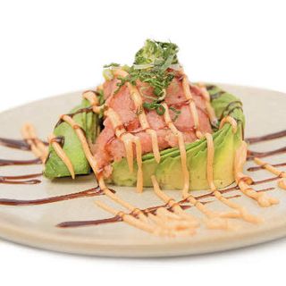 29. Tartar De Atún Con Aguacate, Arroz Y Mayonesa Picante