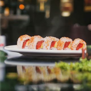 141. Spicy Roll De Atún Y Aguacate (8 Uds.)