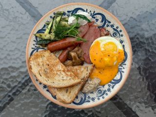 Місцевий сніданок з сосискою, 350г