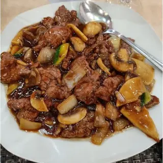 49. Ternera con champiñón y ajetes