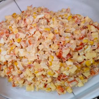 Ensaladilla de palitos de cangrejo 