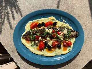 Скумбрія з картопляно-шпинатним пюре (400г)