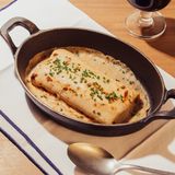 Canelón trufado con longaniza, setas y Grana Padano