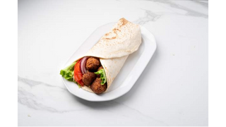 Falafel lawasz z hummusem