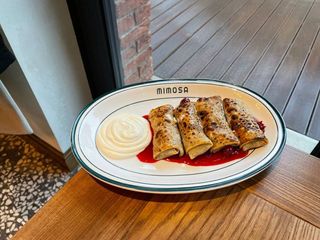 Млинці з рікотою та вишневим соусом (310г)