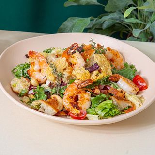Salată Caesar cu creveți