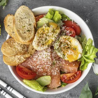 Салат Цезар з лососем