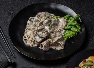 Телятина в сливочно-грибном соусе  (300 г)