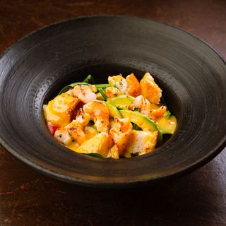 Салат з тигровими креветками та авокадо (170г)