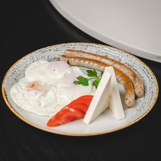 Jaja na oko sa sirom i kobasicama