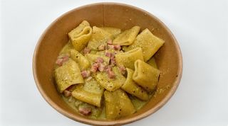 Paccheri speck e pesto di pistacchio