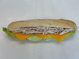 Sandwich De Pollo Desfilado , Lechuga Y Queso