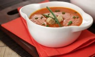 Доматена супа с пиле и крутони