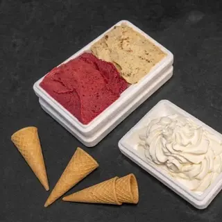 Vaschetta gelato 750 g con 4 coni e panna
