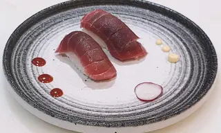 Nigiri de atún (2 pzs.)