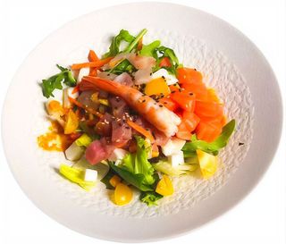 24 Ensalada de pescado mixto salado