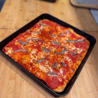 in teglia MARGHERITA CON ALICI